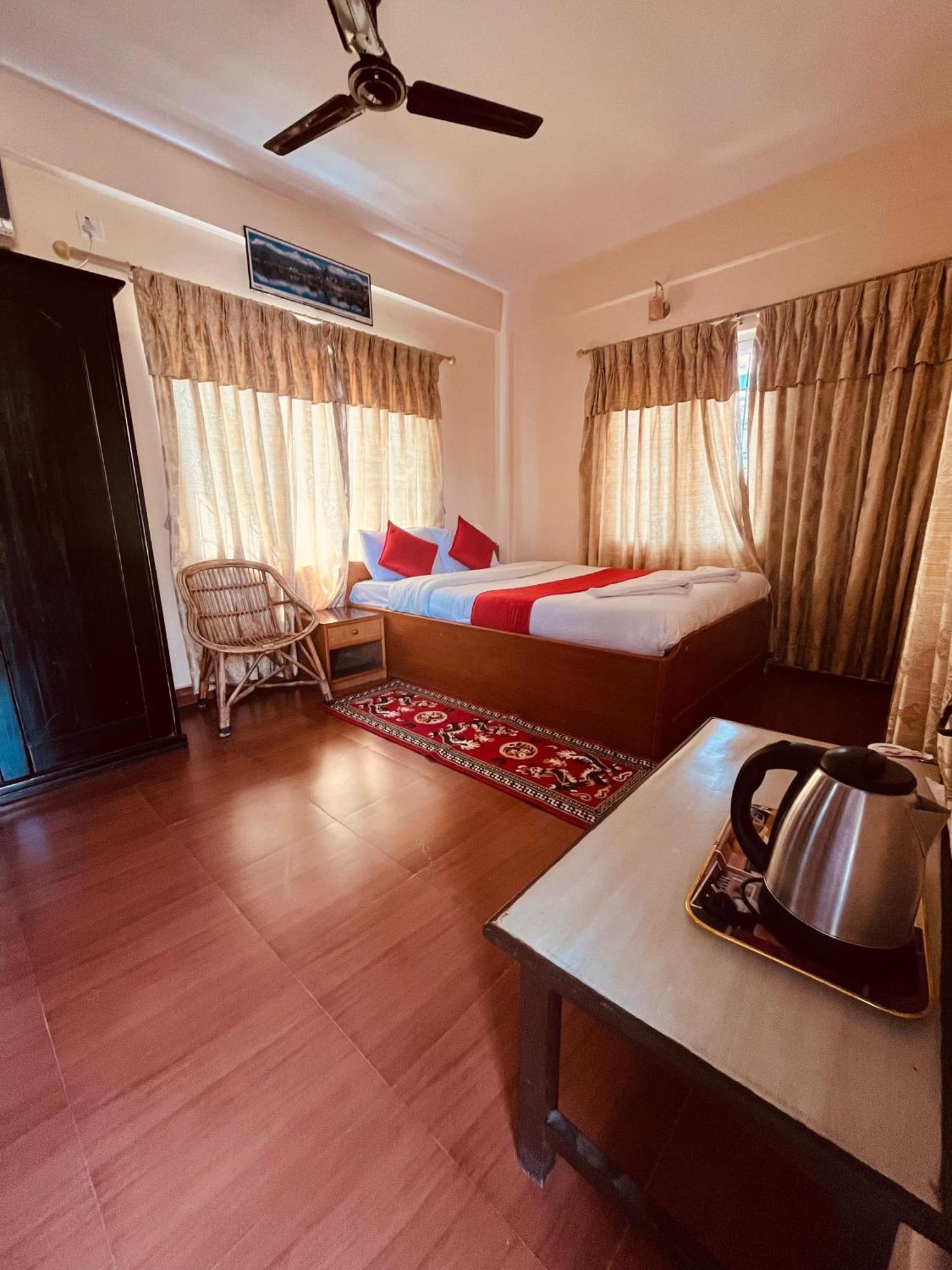 Hotel Global Inn Pokhara Exterior foto