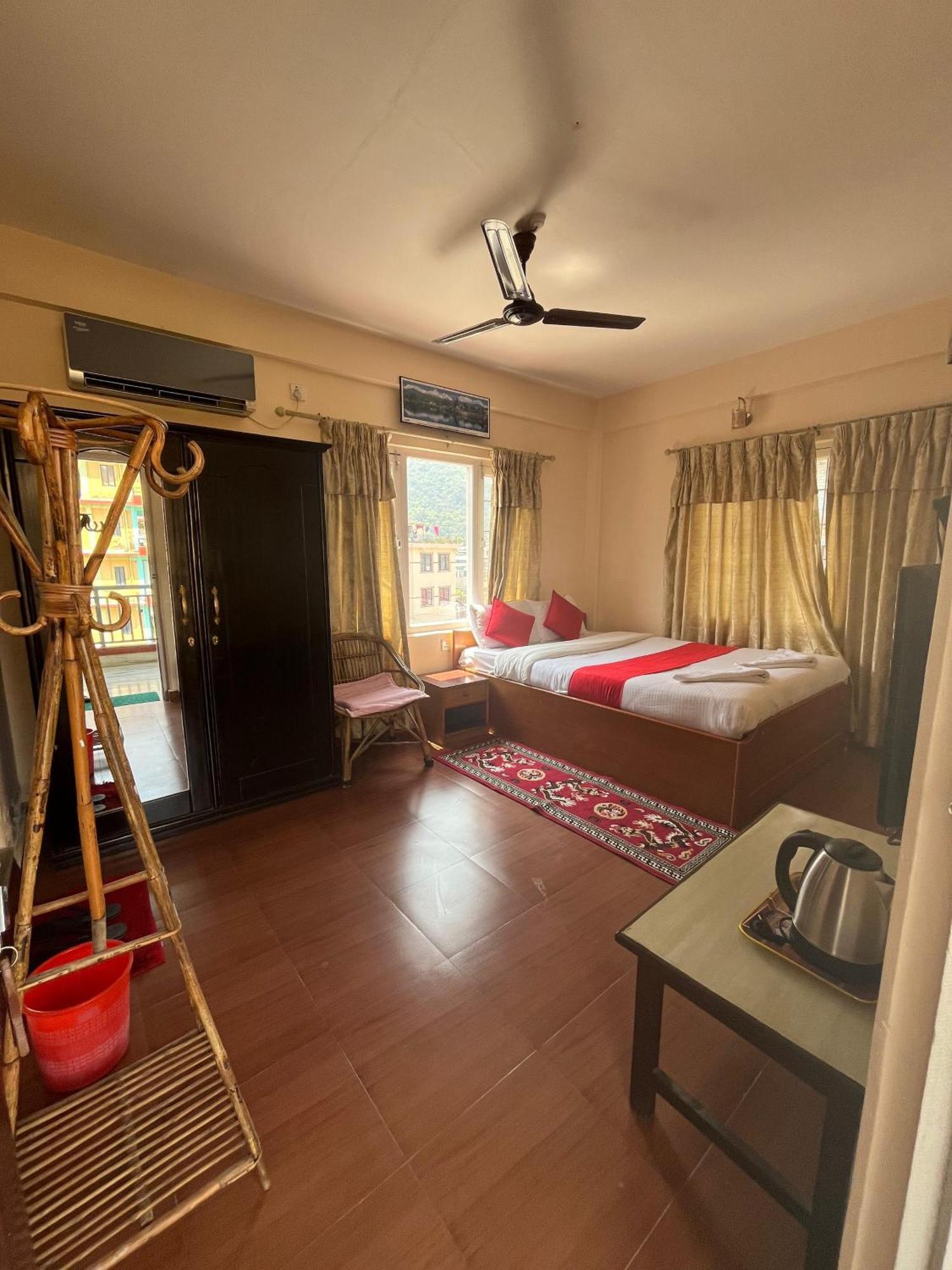 Hotel Global Inn Pokhara Exterior foto