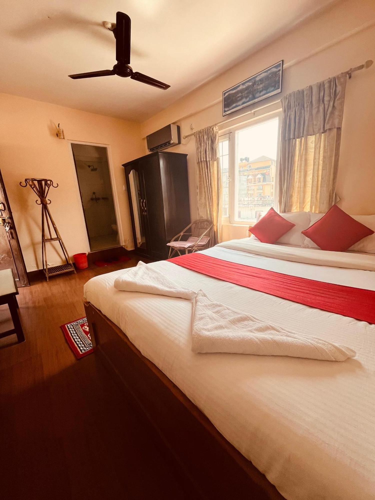 Hotel Global Inn Pokhara Exterior foto